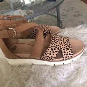 NWOT Dr. Scholl's "Good Karma" Sandals - Size 6 - FREE SHIPPING